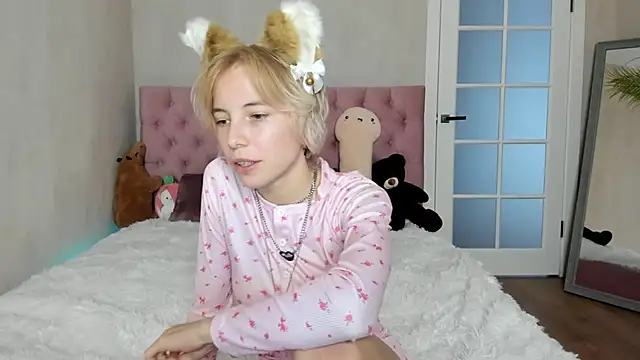 Pink Lila18 online show from 22, 9, 2025