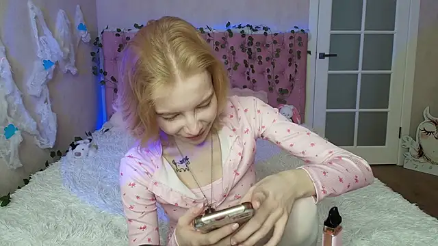 Pink Lila18 online show from 9, 2, 2026