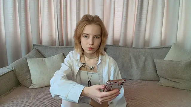 Pink Lila18 online show from 10, 3, 2026