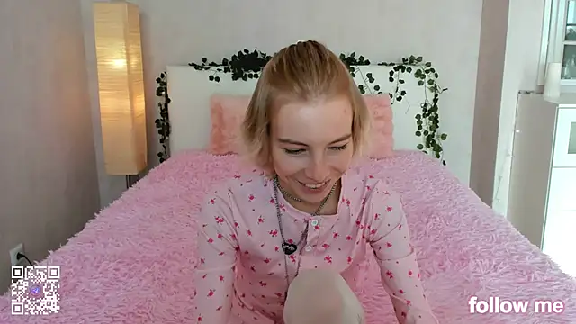 Pink Lila18 online show from 9, 10, 2025