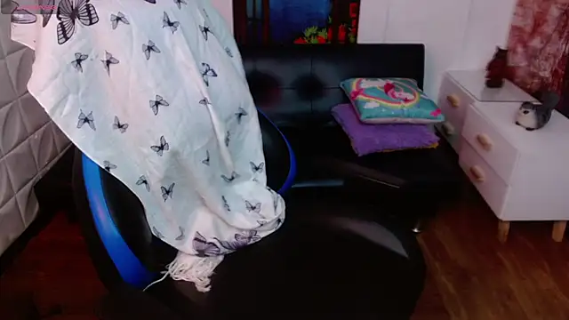 Eva Roussell online show from 17, 4, 2026