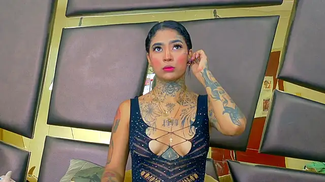 Snapshot of EmilieLake chatting on 1, 12, 2025 EmilieLake online show from 1, 12, 2025