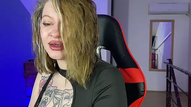 Mia Kamp online show from 4, 10, 2025