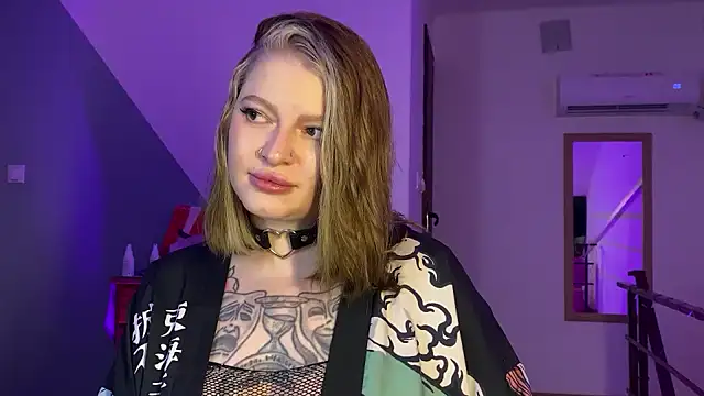 Mia Kamp online show from 11, 9, 2025