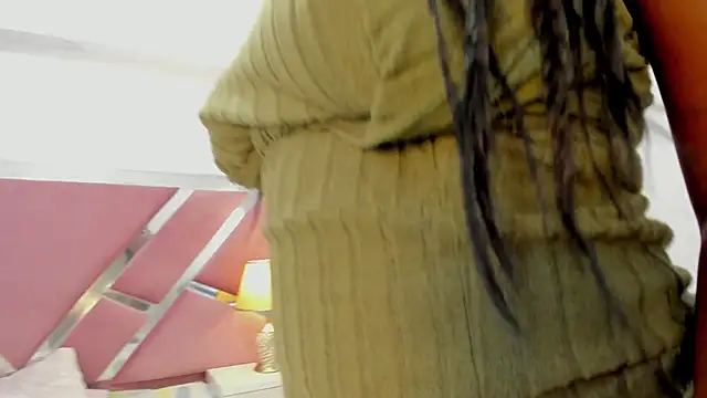 Snapshot of SulyClarck chatting on 10, 11, 2025 SulyClarck online show from 10, 11, 2025