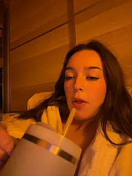 Snapshot of LillieOlive chatting on 16, 10, 2025 LillieOlive online show from 16, 10, 2025