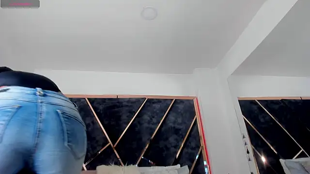 SusanaHenao online show from 5, 12, 2025