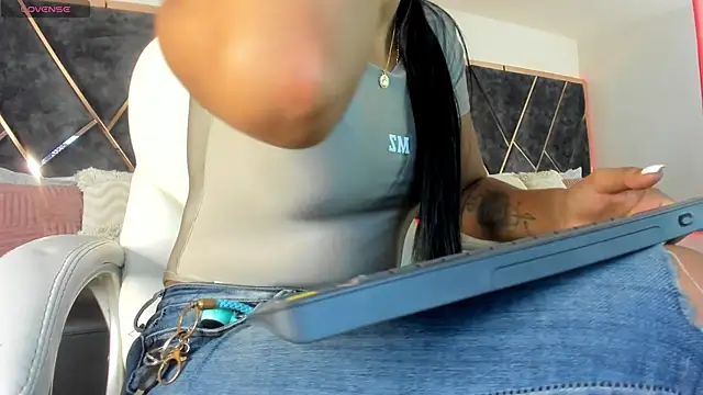 SusanaHenao online show from 13, 3, 2026