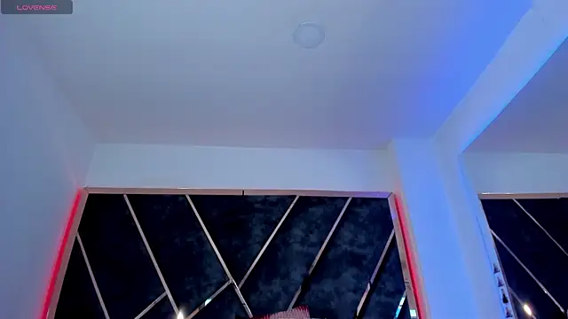 Snapshot of SusanaHenao chatting on 4, 11, 2025 SusanaHenao online show from 4, 11, 2025