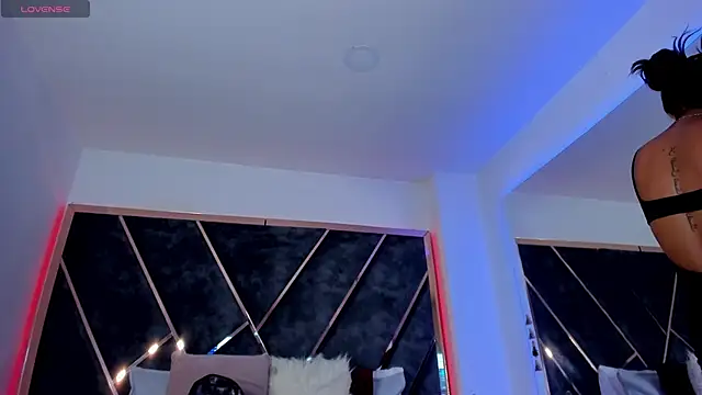 Snapshot of SusanaHenao chatting on 30, 10, 2025 SusanaHenao online show from 30, 10, 2025