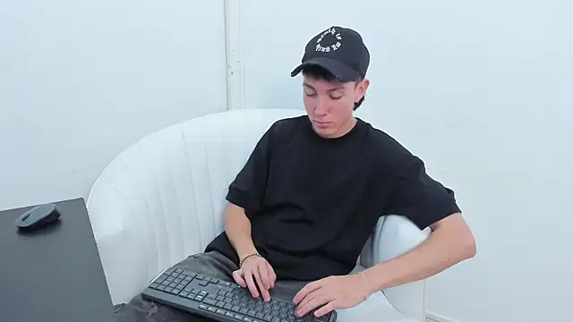 LittleDanny  online show from 12, 11, 2025