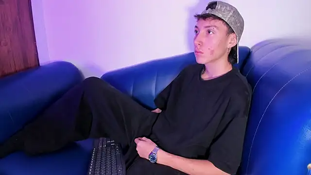 LittleDanny  online show from 19, 4, 2026