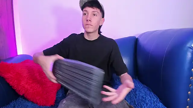 LittleDanny  online show from 22, 4, 2026