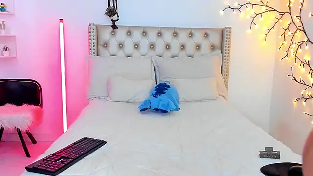 LenaStylesOA online show from 4, 3, 2026