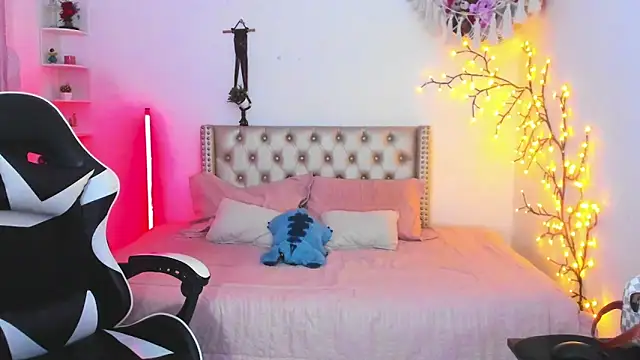 LenaStylesOA online show from 19, 4, 2026