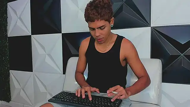cam sexboy18 online show from 25, 9, 2025
