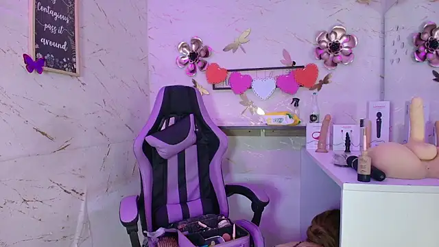 Natasha-Adams online show from 4, 2, 2026