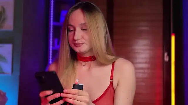 LovaMay online show from 12, 4, 2026