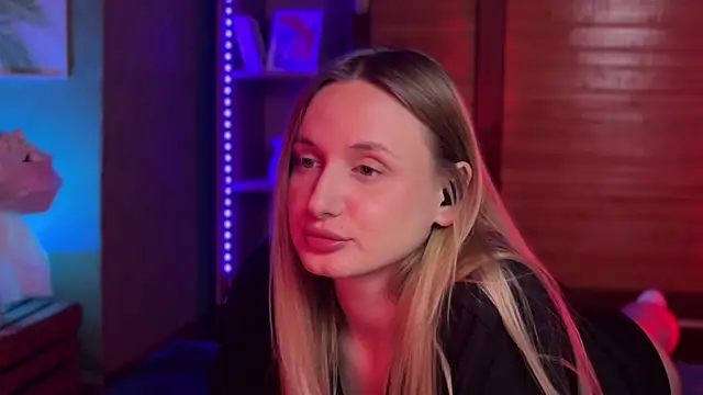 LovaMay online show from 4, 4, 2026