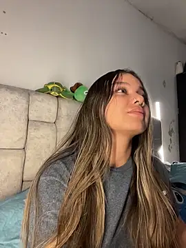 Snapshot of AnnyLopezzz_ chatting on 4, 6, 2026 AnnyLopezzz online show from 4, 6, 2026