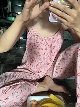 Yumii 09 online show from 3, 12, 2025