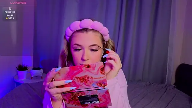 AliaBuerstatte online show from 13, 11, 2025