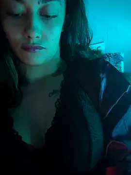 StrapPink online show from 14, 11, 2025