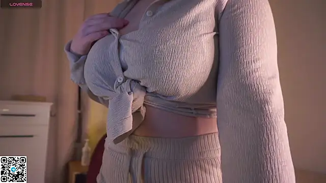 Snapshot of LakeshiaVodopich chatting on 12, 10, 2025 LakeshiaVodopich online show from 12, 10, 2025