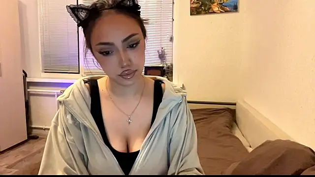 Leaf Unto online show from 30, 11, 2025