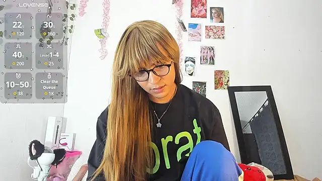 Snapshot of cute_sammy_1 chatting on 14, 11, 2025 cute sammy 1 online show from 14, 11, 2025