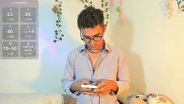 Snapshot of cute_sammy_1 chatting on 12, 9, 2025 cute sammy 1 online show from 12, 9, 2025