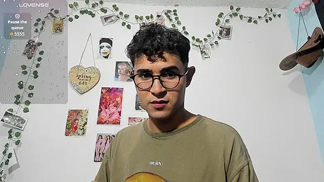 Snapshot of cute_sammy_1 chatting on 26, 11, 2025 cute sammy 1 online show from 26, 11, 2025