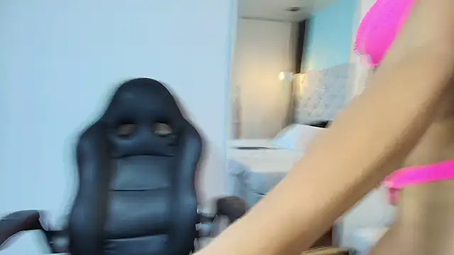 Cute Prettyeyes online show from 8, 9, 2025