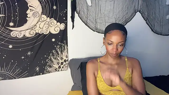 Snapshot of Trixie_luv1 chatting on 19, 11, 2025 Trixie luv1 online show from 19, 11, 2025