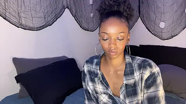 Snapshot of Trixie_luv1 chatting on 15, 10, 2025 Trixie luv1 online show from 15, 10, 2025