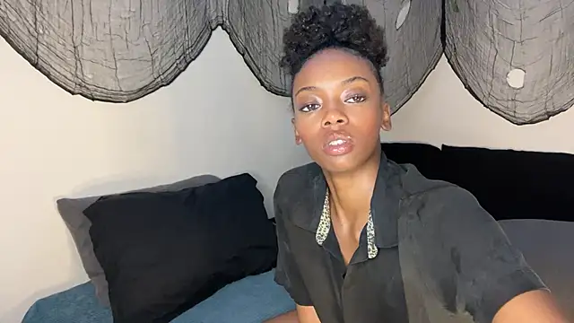 Snapshot of Trixie_luv1 chatting on 16, 10, 2025 Trixie luv1 online show from 16, 10, 2025