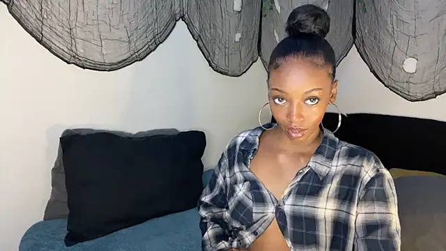 Snapshot of Trixie_luv1 chatting on 19, 10, 2025 Trixie luv1 online show from 19, 10, 2025