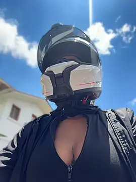 AlannaEvons online show from 22, 4, 2026