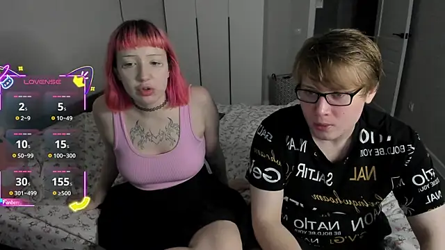 Snapshot of Couple_Molly chatting on 14, 10, 2025 Couple Molly online show from 14, 10, 2025