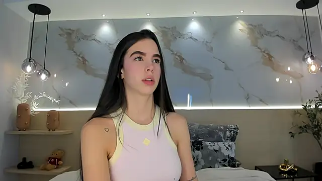 Snapshot of SolAvelar chatting on 6, 5, 2026 SolAvelar online show from 6, 5, 2026