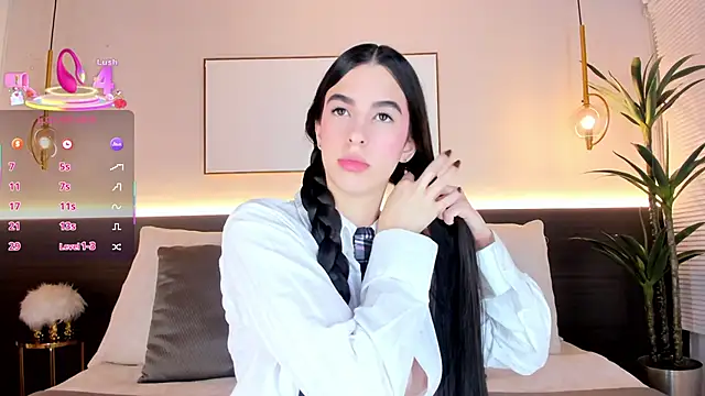 Snapshot of SolAvelar chatting on 23, 10, 2025 SolAvelar online show from 23, 10, 2025