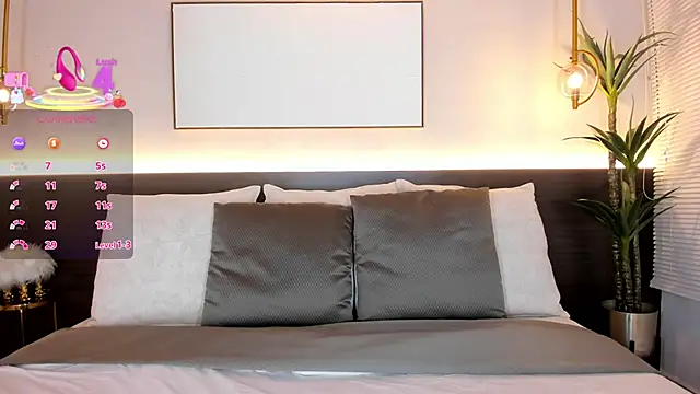 Snapshot of SolAvelar chatting on 21, 10, 2025 SolAvelar online show from 21, 10, 2025