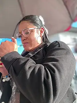 -Mia1 online show from 10, 7, 2026