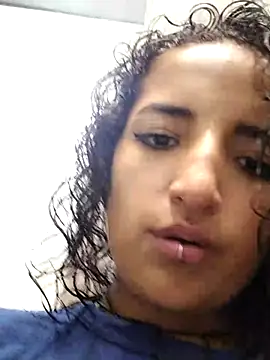 Snapshot of luna_love_xoxo chatting on 12, 11, 2025 luna love xoxo online show from 12, 11, 2025