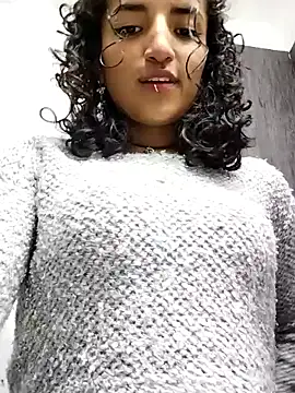 Snapshot of luna_love_xoxo chatting on 25, 11, 2025 luna love xoxo online show from 25, 11, 2025