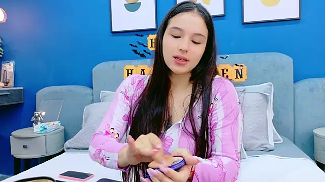 Ashley Evans22 online show from 4, 11, 2025