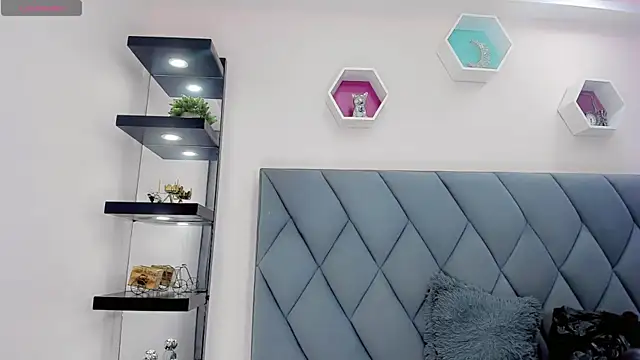 Amira Ember online show from 6, 11, 2025