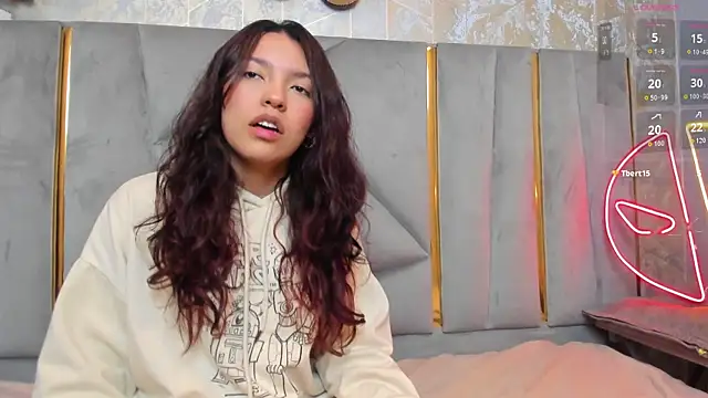 Elliecute online show from 3, 10, 2025