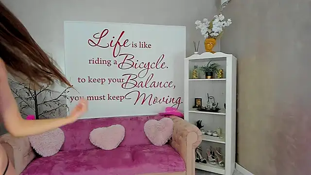 ReynaTheVixen online show from 9, 10, 2025