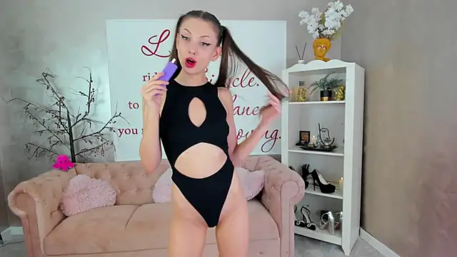 ReynaTheVixen online show from 30, 10, 2025